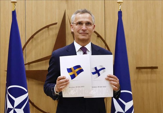 Phần Lan, Thụy Điển chính thức nộp đơn gia nhập NATO ảnh 1