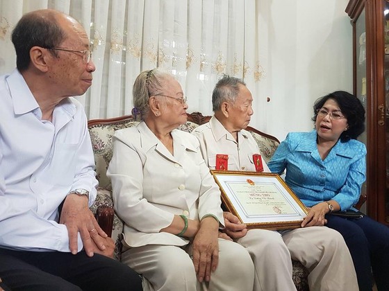 Đoàn Lãnh đạo TPHCM thăm, chúc thọ người cao tuổi tiêu biểu ảnh 1