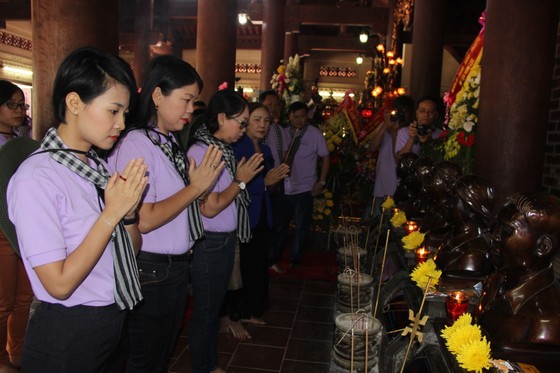 Đoàn cán bộ tuyên giáo, báo chí TPHCM viếng mộ cố Tổng Bí thư Trần Phú ảnh 2