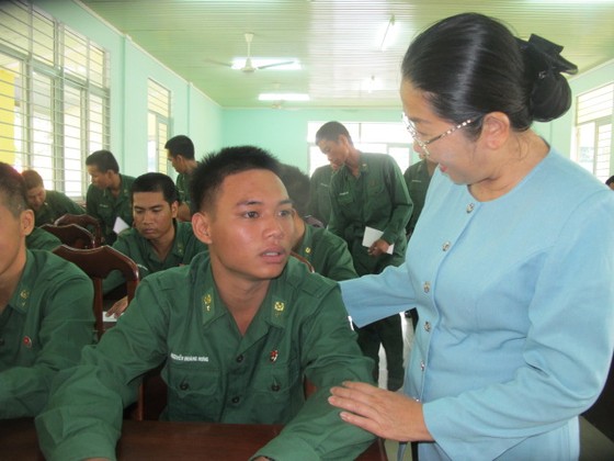  Đoàn lãnh đạo TPHCM thăm, động viên chiến sĩ mới tại Tây Ninh     ảnh 3