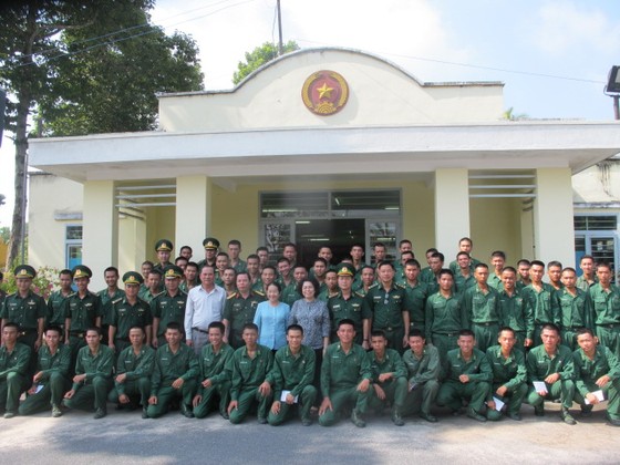  Đoàn lãnh đạo TPHCM thăm, động viên chiến sĩ mới tại Tây Ninh     ảnh 1