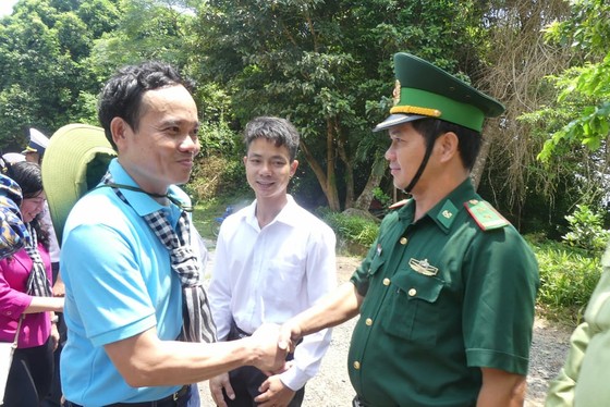 Đoàn đại biểu TPHCM thăm cán bộ, chiến sĩ các lực lượng trên đảo Hòn Khoai ảnh 1