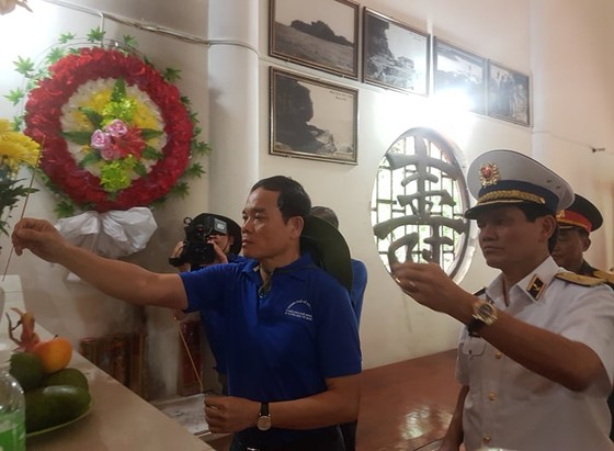 Đoàn đại biểu TPHCM thăm cán bộ, chiến sĩ các lực lượng trên đảo Thổ Chu ảnh 1