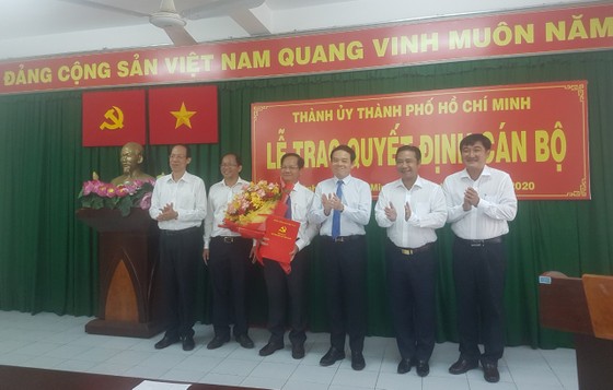 Đồng chí Trần Văn Khuyên giữ chức vụ Bí thư Huyện ủy Hóc Môn ảnh 1