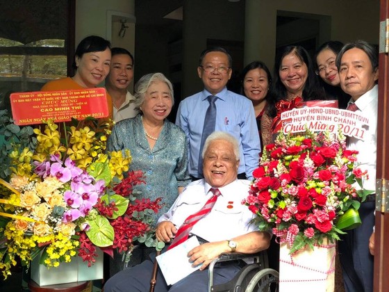 Lãnh đạo TPHCM thăm các nhà giáo lão thành ảnh 5