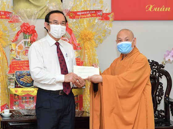 Đoàn lãnh đạo TPHCM thăm, chúc mừng năm mới các vị chức sắc tôn giáo ảnh 1