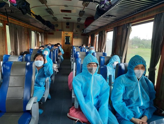 Đưa hơn 600 bà con từ TPHCM và Đồng Nai về quê Tuyên Quang ảnh 2
