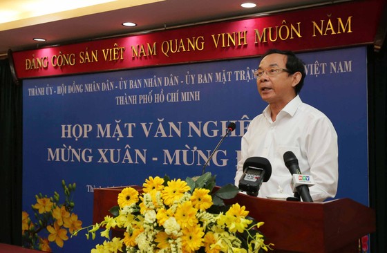 Lãnh đạo TPHCM họp mặt văn nghệ sĩ mừng Xuân, mừng Đảng năm 2022 ảnh 2