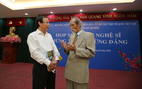 Lãnh đạo TPHCM họp mặt văn nghệ sĩ mừng Xuân, mừng Đảng năm 2022 ảnh 3