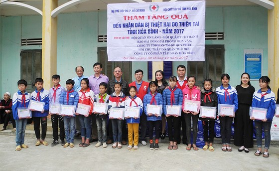 San sẻ nỗi đau với người dân bị thiên tai ảnh 2