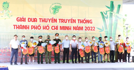 Sôi nổi giải Đua thuyền truyền thống TPHCM năm 2022 ảnh 1