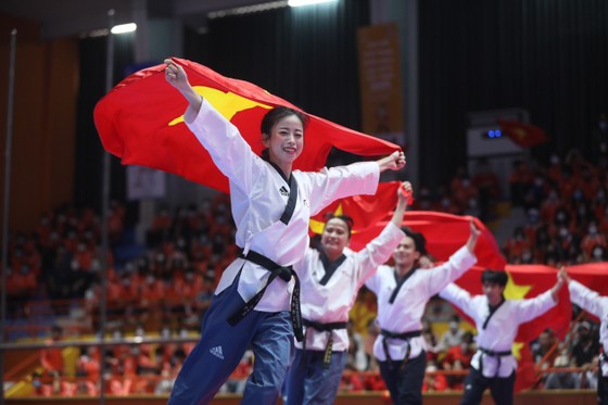 Bài biểu diễn quyền sáng tạo mang về tấm HCV đầu tiên cho đội tuyển taekwondo Việt Nam tại SEA Games 31. Ảnh: DŨNG PHƯƠNG