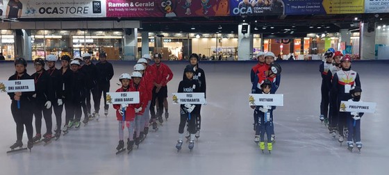 Đội tuyển Việt Nam tham dự giải đấu trượt băng tốc độ quốc gia Indonesia 2022. Ảnh: SFV