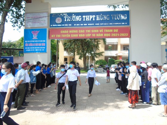 Kỳ thi tuyển sinh lớp 10 tại Bình Phước diễn ra an toàn, nghiêm túc ảnh 1