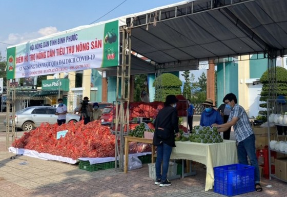 Bình Phước mở nhiều điểm hỗ trợ nông dân tiêu thụ nông sản ảnh 1