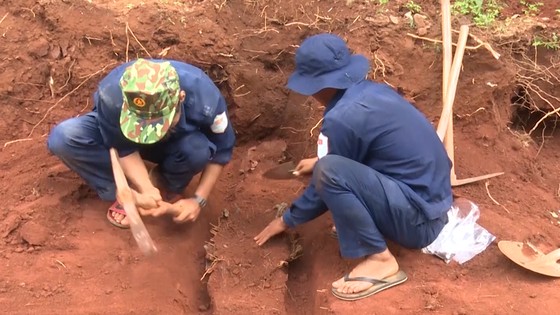 Lộc Ninh: Bàn giao 42 hài cốt liệt sĩ về an táng tại Nghĩa trang liệt sĩ ảnh 2