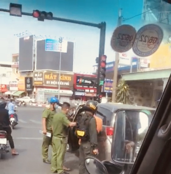 Bắt giữ 12 thanh niên trong vụ hỗn chiến, giải quyết mâu thuẫn bằng súng ảnh 1