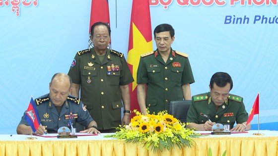 Giao lưu hữu nghị Quốc phòng biên giới Việt Nam - Campuchia ảnh 3