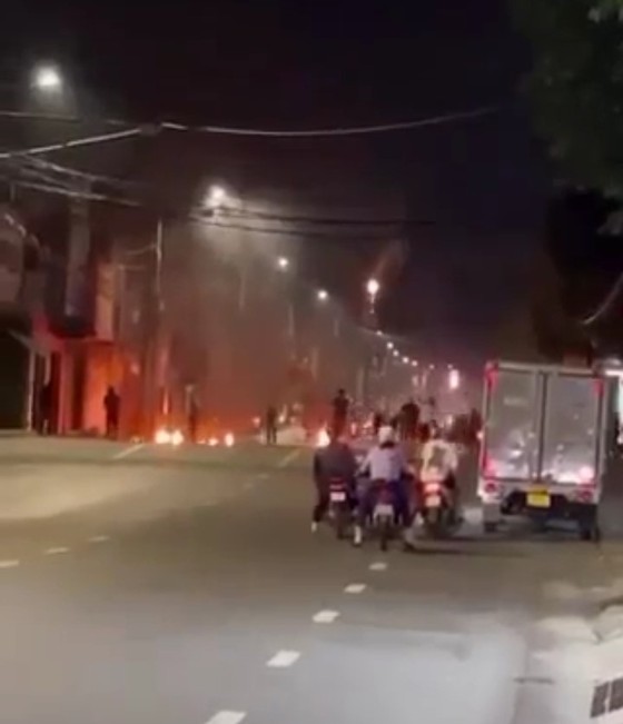 Đồng Nai: Hàng chục thanh niên dùng bom xăng hỗn chiến ở TP Biên Hòa ảnh 1