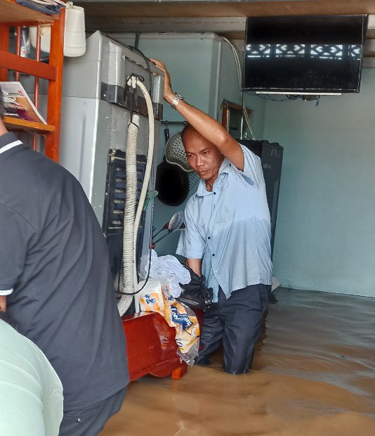 Đồng Nai: Mưa lớn gây ngập nặng tại TP Biên Hòa  ảnh 1