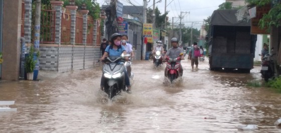 Đồng Nai: Mưa lớn gây ngập nặng tại TP Biên Hòa ảnh 6