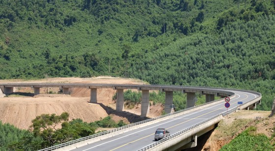Nhiều điểm nghẽn trên cao tốc La Sơn – Túy Loan  ảnh 9