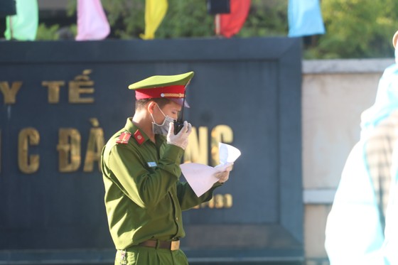 Người dân Đà Nẵng tặng nhu yếu phẩm cho 3 bệnh viện bị phong tỏa ảnh 7