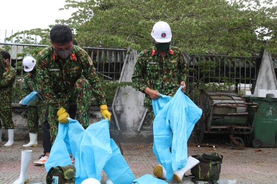 Quân đội tiến hành khử khuẩn quận Sơn Trà, TP Đà Nẵng ảnh 3