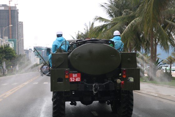 Quân đội tiến hành khử khuẩn quận Sơn Trà, TP Đà Nẵng  ảnh 10