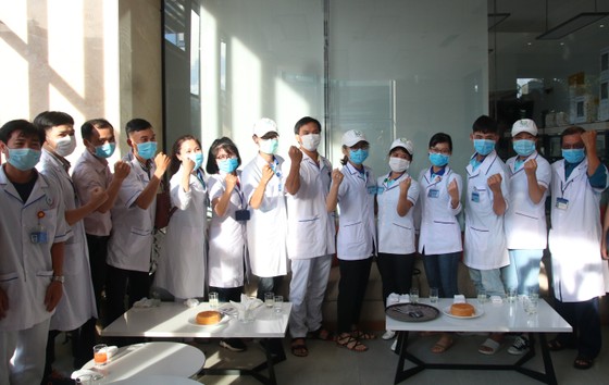Đoàn y bác sĩ Bình Định ra hỗ trợ Bệnh viện dã chiến Tiên Sơn ảnh 8