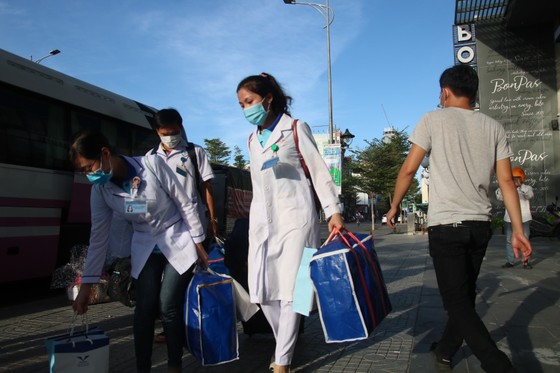 Đoàn y bác sĩ Bình Định ra hỗ trợ Bệnh viện dã chiến Tiên Sơn ảnh 4