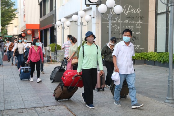 Thêm 37 nhân viên y tế tỉnh Thừa Thiên Huế vào chi viện cho Đà Nẵng ảnh 1
