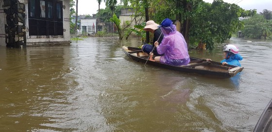 Nhiều địa phương ở Đà Nẵng ngập nặng do mưa lớn kéo dài ảnh 4