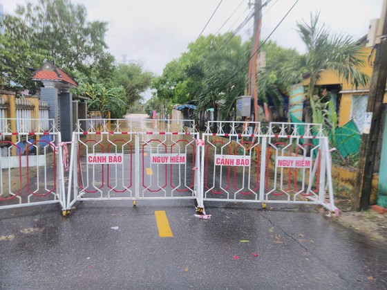 Đà Nẵng sơ tán gần 3.000 người do ảnh hưởng của mưa lũ và bão số 6 ảnh 5