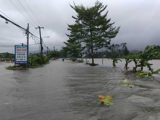 Đà Nẵng sơ tán gần 3.000 người do ảnh hưởng của mưa lũ và bão số 6 ảnh 2