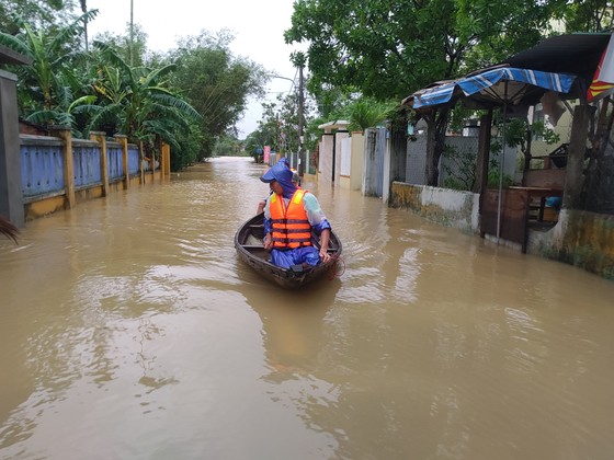 Đà Nẵng sơ tán gần 3.000 người do ảnh hưởng của mưa lũ và bão số 6 ảnh 3