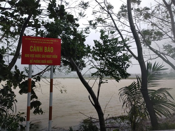 Đà Nẵng sơ tán gần 3.000 người do ảnh hưởng của mưa lũ và bão số 6 ảnh 7