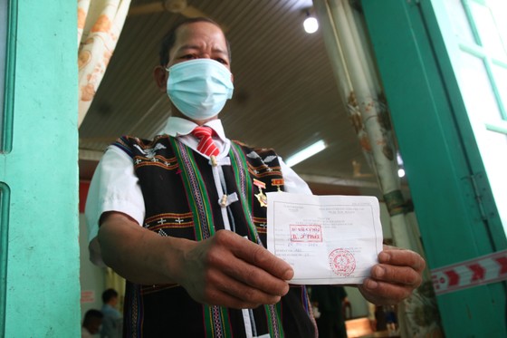 Hàng ngàn cử tri vùng biên giới Quảng Nam đi bầu cử sớm ảnh 9