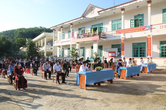 Hàng ngàn cử tri vùng biên giới Quảng Nam đi bầu cử sớm ảnh 1