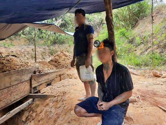 Quảng Nam: Đẩy đuổi hàng chục đối tượng khai thác vàng trái phép ở Phước Sơn ảnh 1