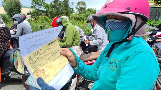 Hàng ngàn người dân Quảng Nam hối hả rời khỏi Đà Nẵng ảnh 9