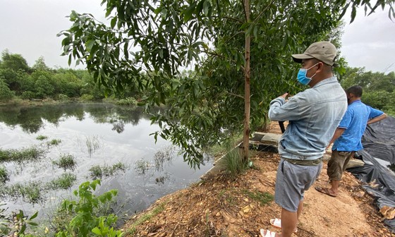 Quảng Nam: Người dân bức xúc vì nước từ bãi rác chảy ra ruộng đồng gây hôi thối  ảnh 2