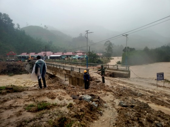 Quảng Nam: Mưa lớn gây sạt lở nhiều nơi tại huyện Nam Trà My ảnh 1