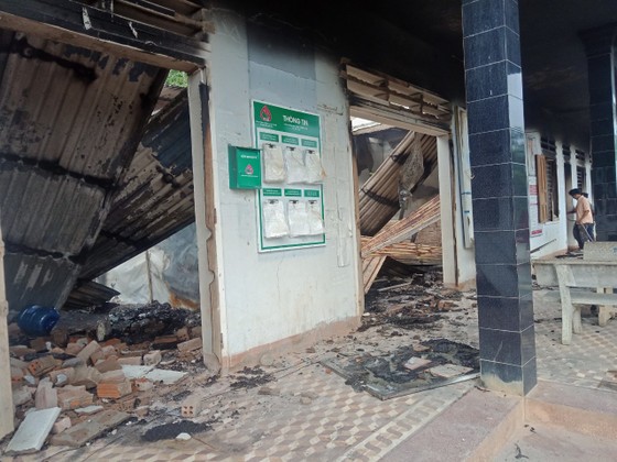 Một trụ sở UBND xã ở Quảng Nam bị lửa thiêu rụi trong đêm ảnh 2
