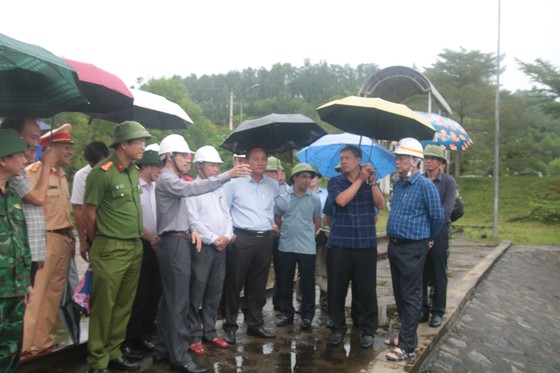 Bộ trưởng Bộ NN-PTNT kiểm tra công tác phòng tránh bão số 4 tại Quảng Nam  ảnh 1