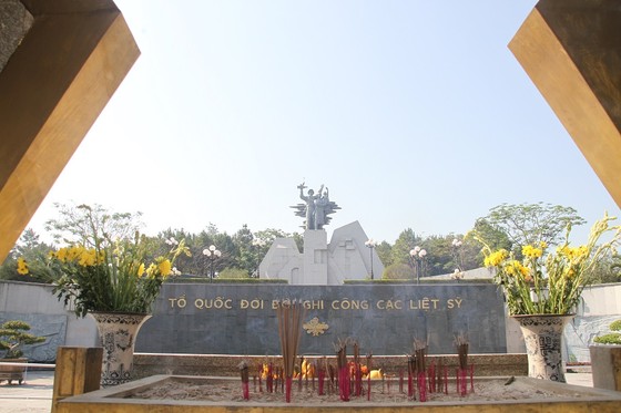 Quảng Trị: Tiếp nhận và an táng hài cốt liệt sĩ là quân tình nguyện, chuyên gia Việt Nam hy sinh tại Lào  ảnh 12