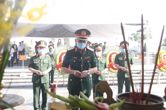 Quảng Trị: Tiếp nhận và an táng hài cốt liệt sĩ là quân tình nguyện, chuyên gia Việt Nam hy sinh tại Lào  ảnh 6