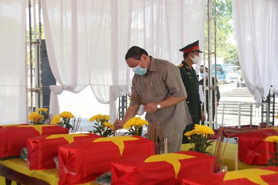 Quảng Trị: Tiếp nhận và an táng hài cốt liệt sĩ là quân tình nguyện, chuyên gia Việt Nam hy sinh tại Lào  ảnh 1