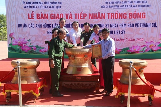 Quảng Trị: Dâng tặng trống đồng cho thành cổ Quảng Trị tri ân các anh hùng liệt sĩ ảnh 1