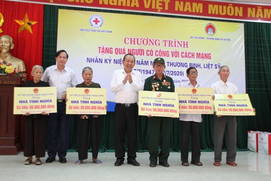 Phó Thủ tướng Thường trực Trương Hòa Bình dâng hương tri ân các Anh hùng liệt sĩ tại Quảng Trị ảnh 2